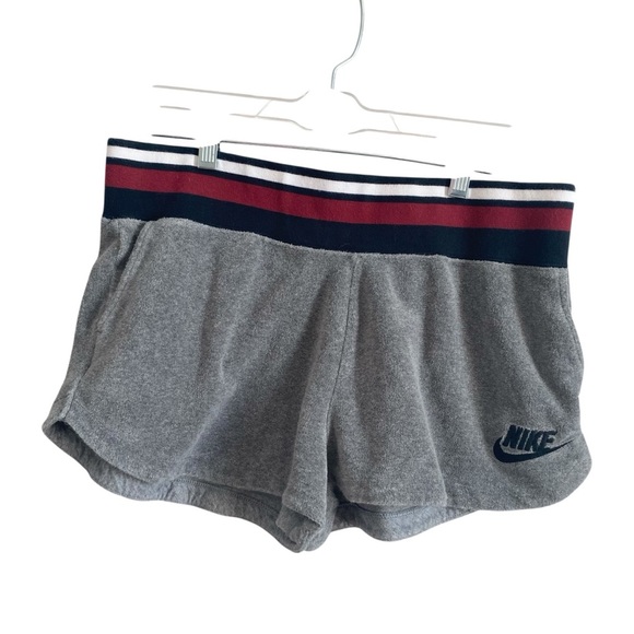 Nike Gray Stripe Waist Band Terrycloth Sweat Shorts Size Medium - Picture 1 of 6